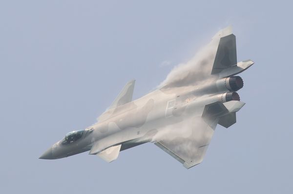 16枚炸彈直攻指揮所　殲-20首度證實攜空地武器