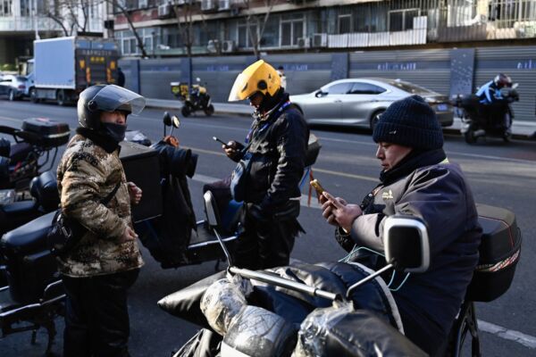 中国外卖补贴战订单暴涨  代价却很惨