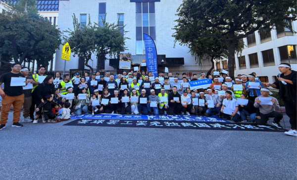 洛城华人纪念白纸运动 “鲜花哥”：国人要勇敢