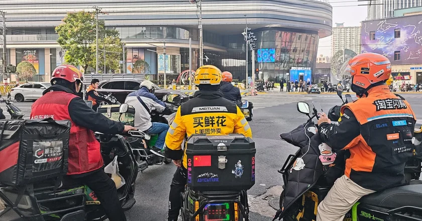 “外卖大战”中国三巨头烧钱800亿 谁赚了？