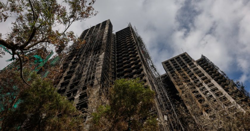 大火又烧出“国安案” 香港前议员被捕