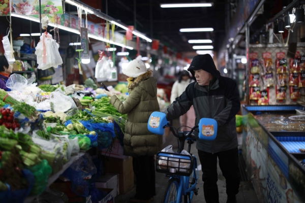 最新数据  中国服务业也撑不住了