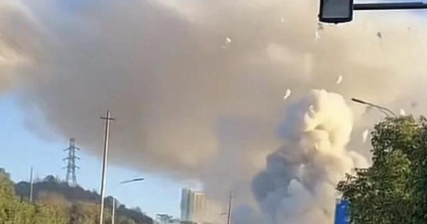 疑因销售许可办理多次受阻 陆男子举报公职人员后饮除草剂、炸毁店家