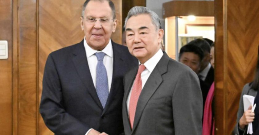 中俄外長會晤 王毅：堅決遏止日本極右勢力企圖再軍事化的挑釁行徑