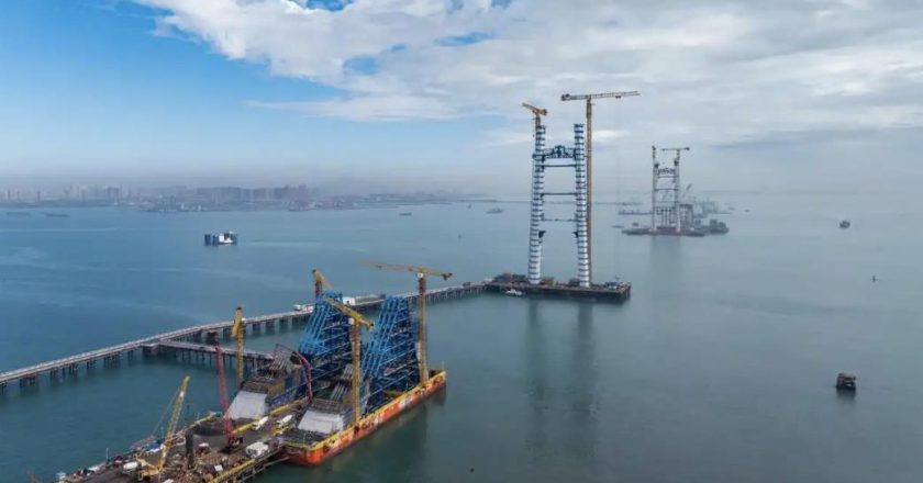 厦金大桥「刘五店航道桥」主塔封顶 厦门段预留金门段接口