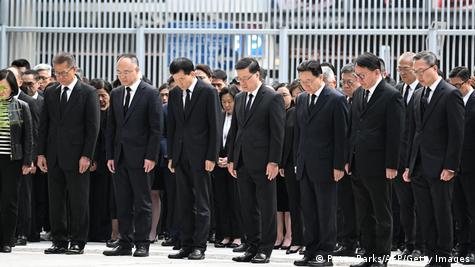 香港大火156人罹难  李家超被呛为何不下台