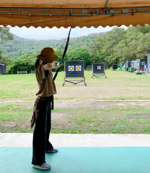 柯佳嬿打發閑暇學射箭，直呼「真的想拍戲了」