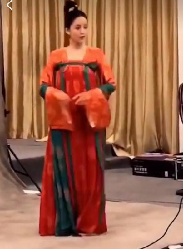 古力娜扎《大唐明月》定妝路透曝光，紅色漢服造型太美艷