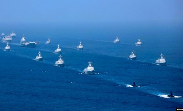 中國遼寧號航母編隊航經台灣海峽北駛 台防長稱國際不會坐視中國封鎖台灣