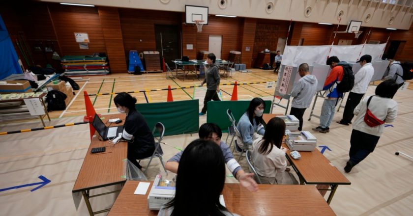 日本政坛地震,选民让自民党和公明党联盟失去众议院多数席位