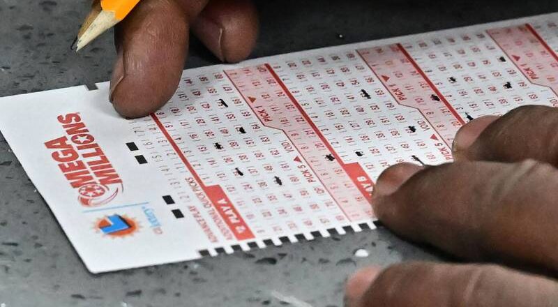 美卡车司机跨州送货买彩券 开心抱回百万大奖