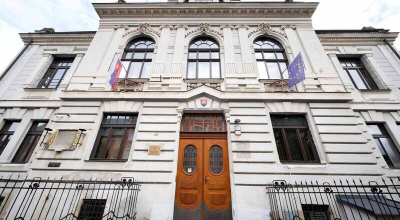 斯洛伐克总理枪击案凶嫌今审判 可能面临终身监禁