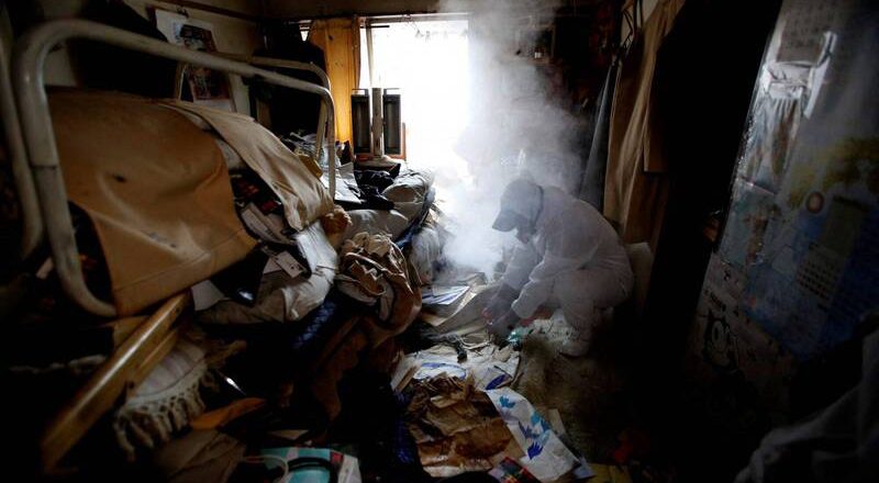 95岁老母亲死在垃圾屋10年成白骨 日男称有社交恐惧无法报警