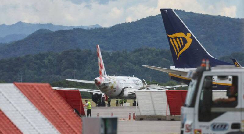 可怕！义大利米兰机场 惊传男子被吸入飞机引擎致死