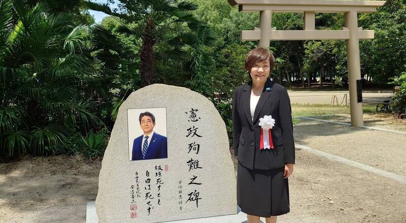 日本已故首相安倍晉三紀念碑 驚傳遭日語塗鴉