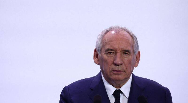 法国总理拟取消两个公共假期以削减国家债务