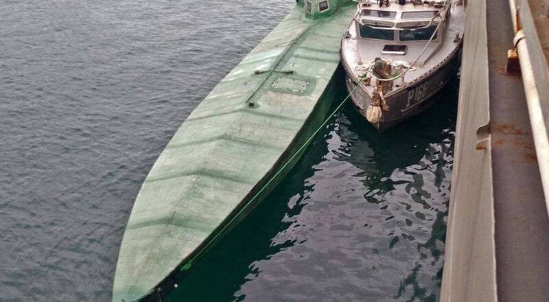 海地警方扫毒查获1吨古柯碱 海上驳火毒贩3死1伤