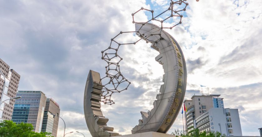 西方能重建产业链吗？淬“土”66年：中国稀土往事