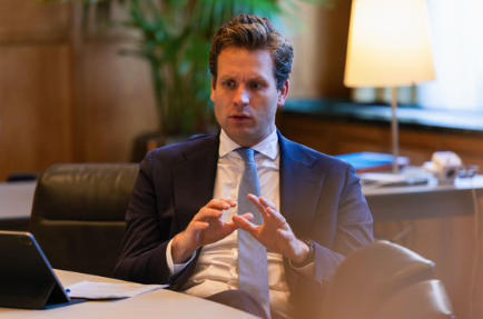 荷兰经济大臣：取消访华 若形势需要仍会前往中国