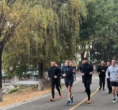 成都人公園晨跑偶遇馬克龍:跑第一圈沒認出來