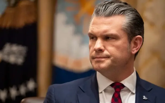 美防長被曝在涉密辦公室內裝「特殊」系統 連私人手機