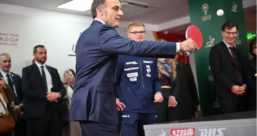 馬克龍與王楚欽、孫穎莎等打乒乓球 發文感謝中方