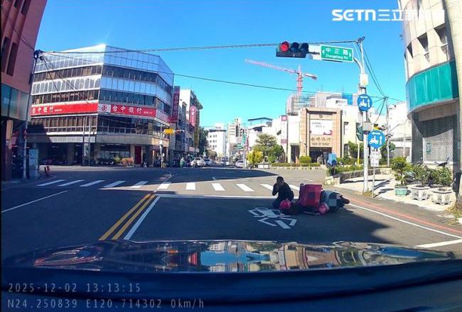 外送女騎士「全身抽搐」倒地 路過暖警即刻救援