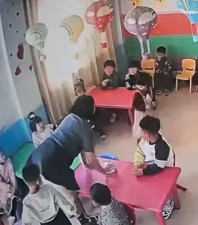 「幼兒園虐童案」庭審細節披露：孩子行為障礙成焦點