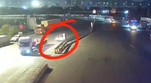 「我爸上高速了!」  杭州男子深夜報警舉報