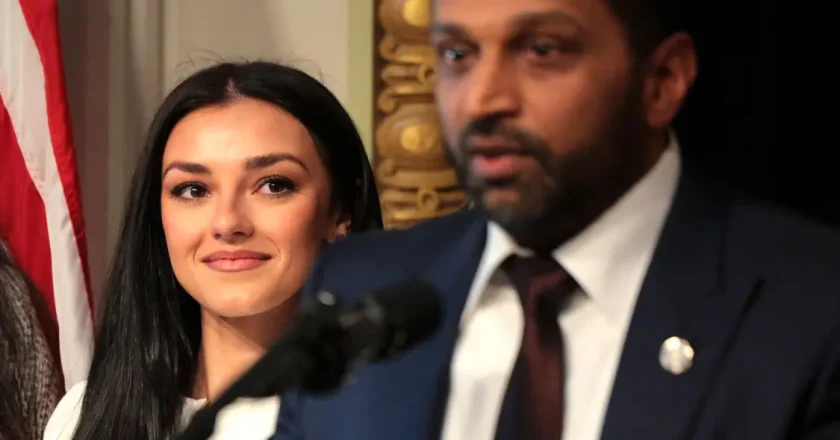 醜聞爭議不斷，FBI局長被女友公開「催婚」