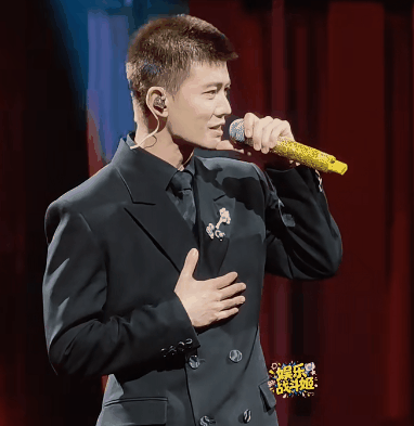 又是紅毯！張雨綺葫蘆形身材搶鏡，賈靜雯太敢穿