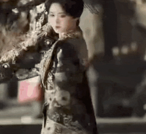 爛尾別墅里，擠滿熱戀的富婆、復仇的霸總