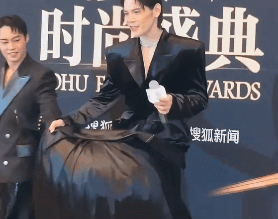 彭小苒真敢穿，向佐你能不能正常點