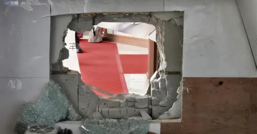 男子鑿穿金店牆體盜走170萬黃金，埋在祖墳墓碑後