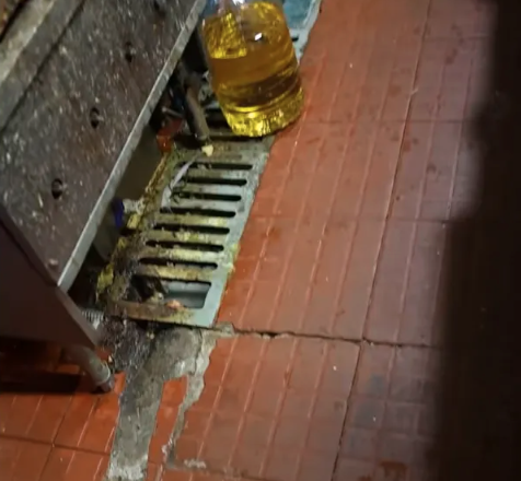 100元一碗的麵館後廚曝光，網友破防了…